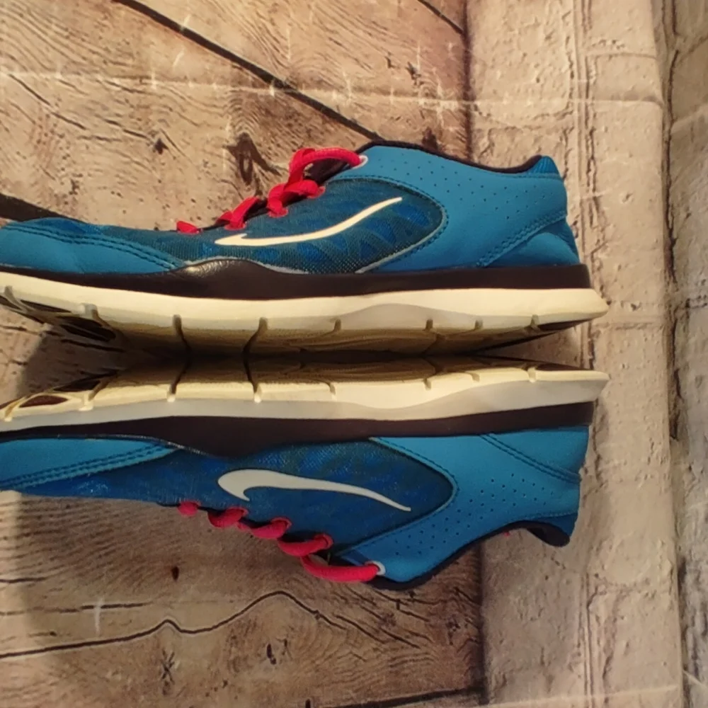 Nike Retro Women's Vintage Training Sneakers Blue Pink Sz 7